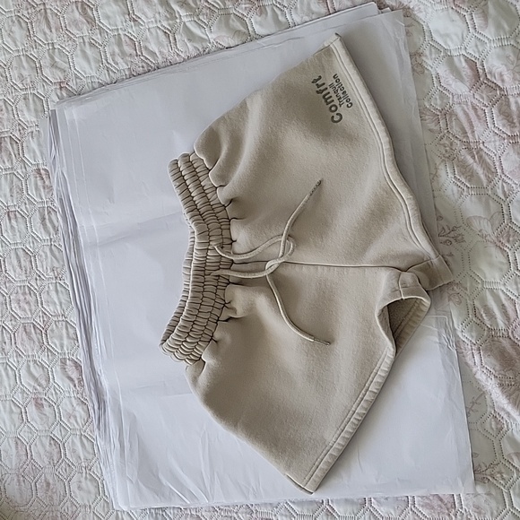 Comfrt Pants - Comfrt Women's Elastic Waist Shorts in Cream